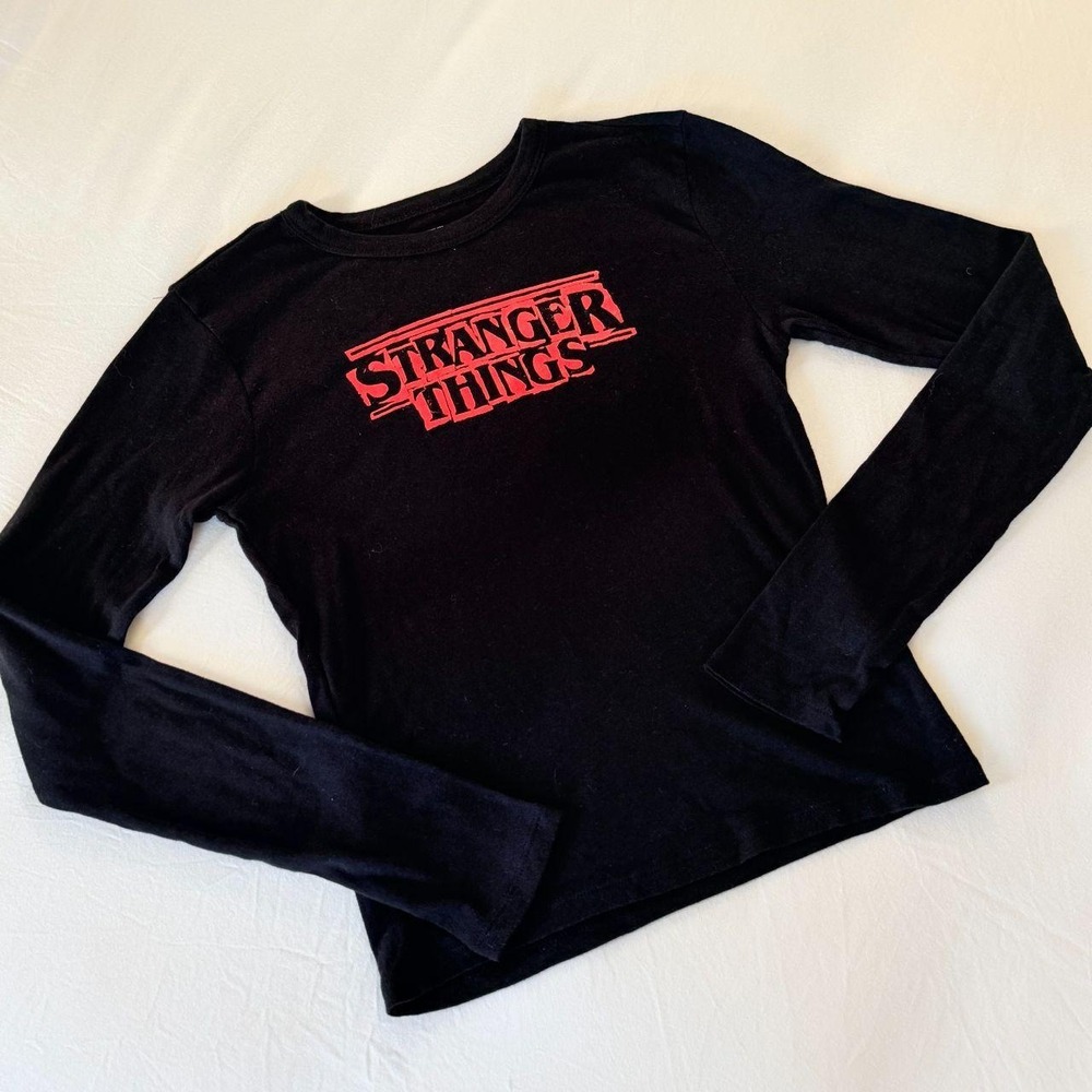 Netflix Stranger Things Black Long Sleeve Graphic Tee Red Logo Shirt Womens M